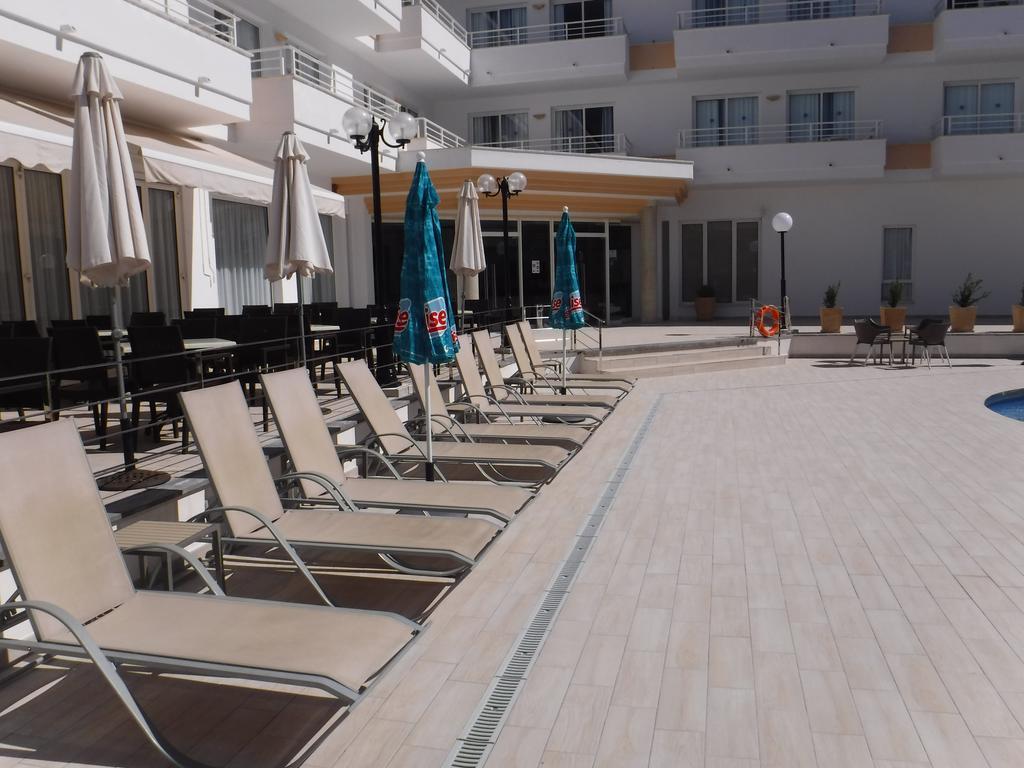Maracaibo Aparthotel Can Picafort  Exterior photo