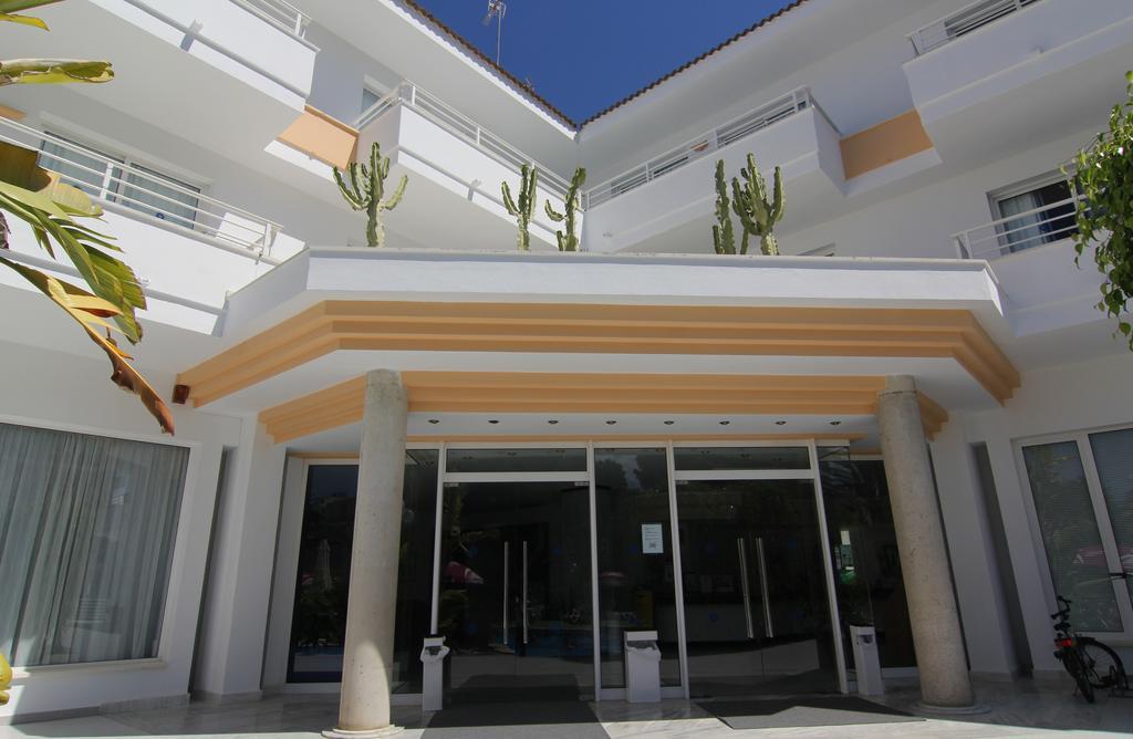 Maracaibo Aparthotel Can Picafort  Exterior photo
